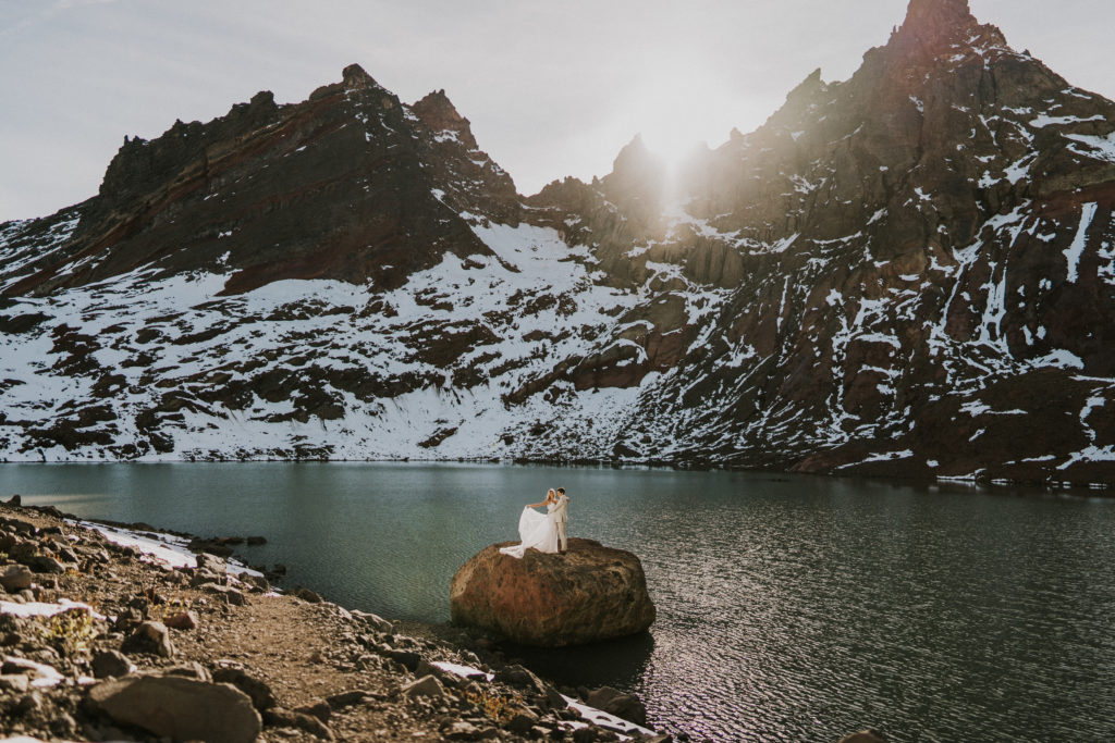 Elopement ideas, hiking elopement at no name lake in Bend Oregon