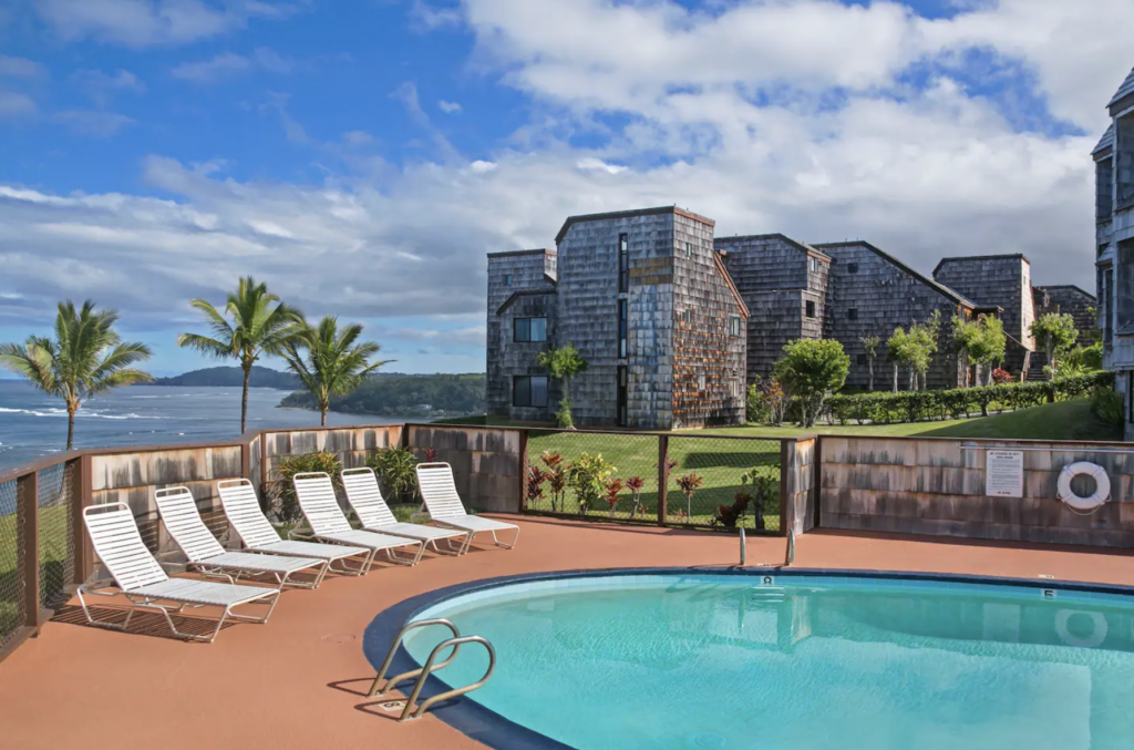 hawaii airbnb elopement in Honolulu