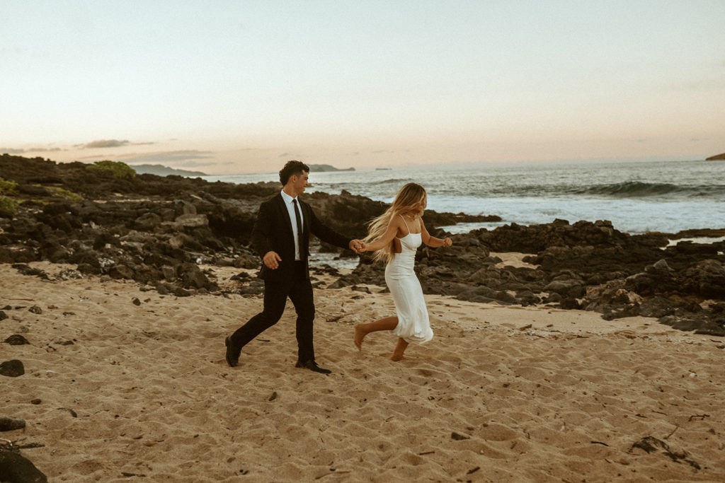elopement ceremony ideas on the beach in Hawaii